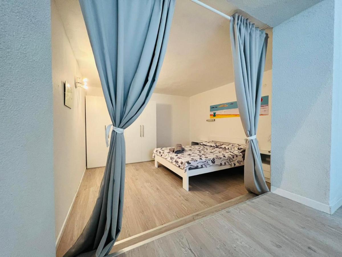 Sea Breeze Apartments With Private Beach And Boat Anchorage Stara Novalja Buitenkant foto