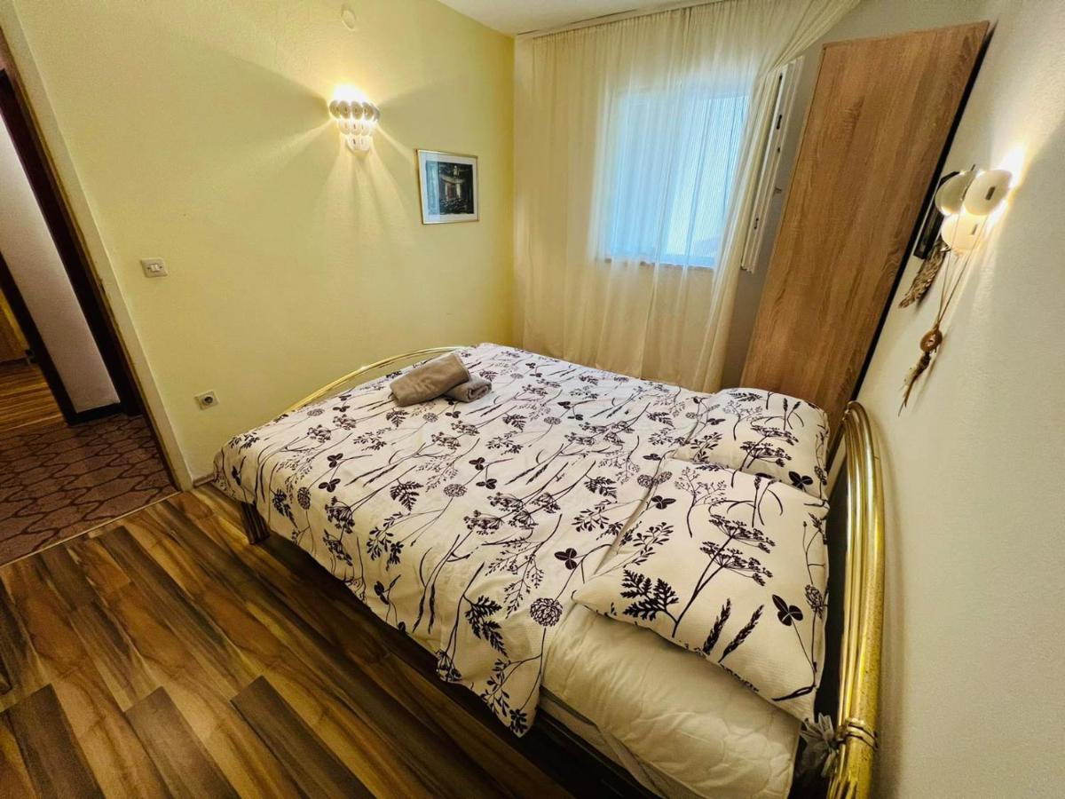 Sea Breeze Apartments With Private Beach And Boat Anchorage Stara Novalja Buitenkant foto