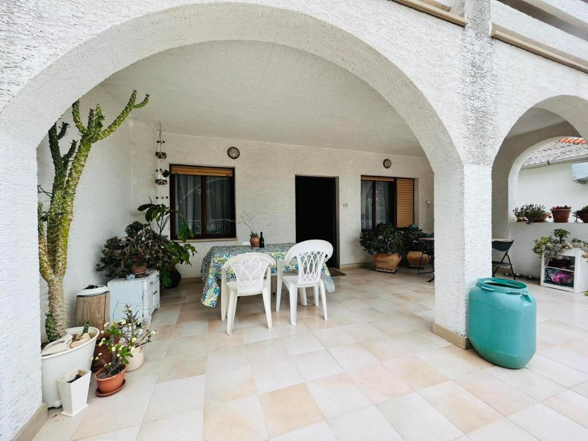 Sea Breeze Apartments With Private Beach And Boat Anchorage Stara Novalja Buitenkant foto