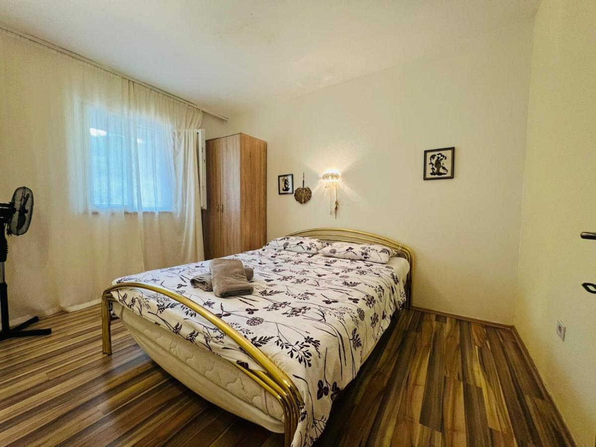 Sea Breeze Apartments With Private Beach And Boat Anchorage Stara Novalja Buitenkant foto
