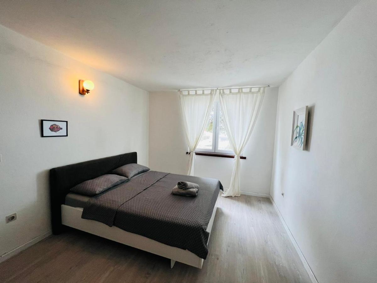 Sea Breeze Apartments With Private Beach And Boat Anchorage Stara Novalja Buitenkant foto