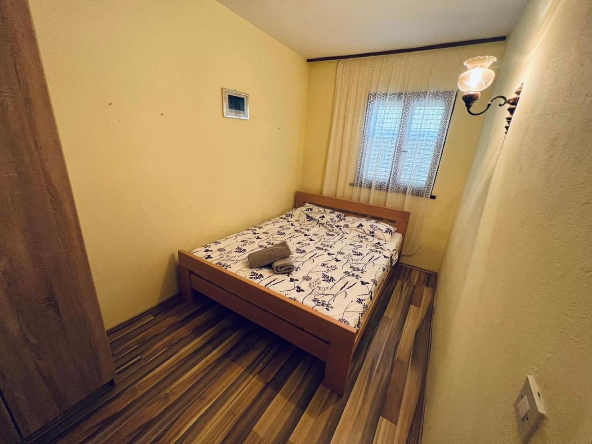 Sea Breeze Apartments With Private Beach And Boat Anchorage Stara Novalja Buitenkant foto