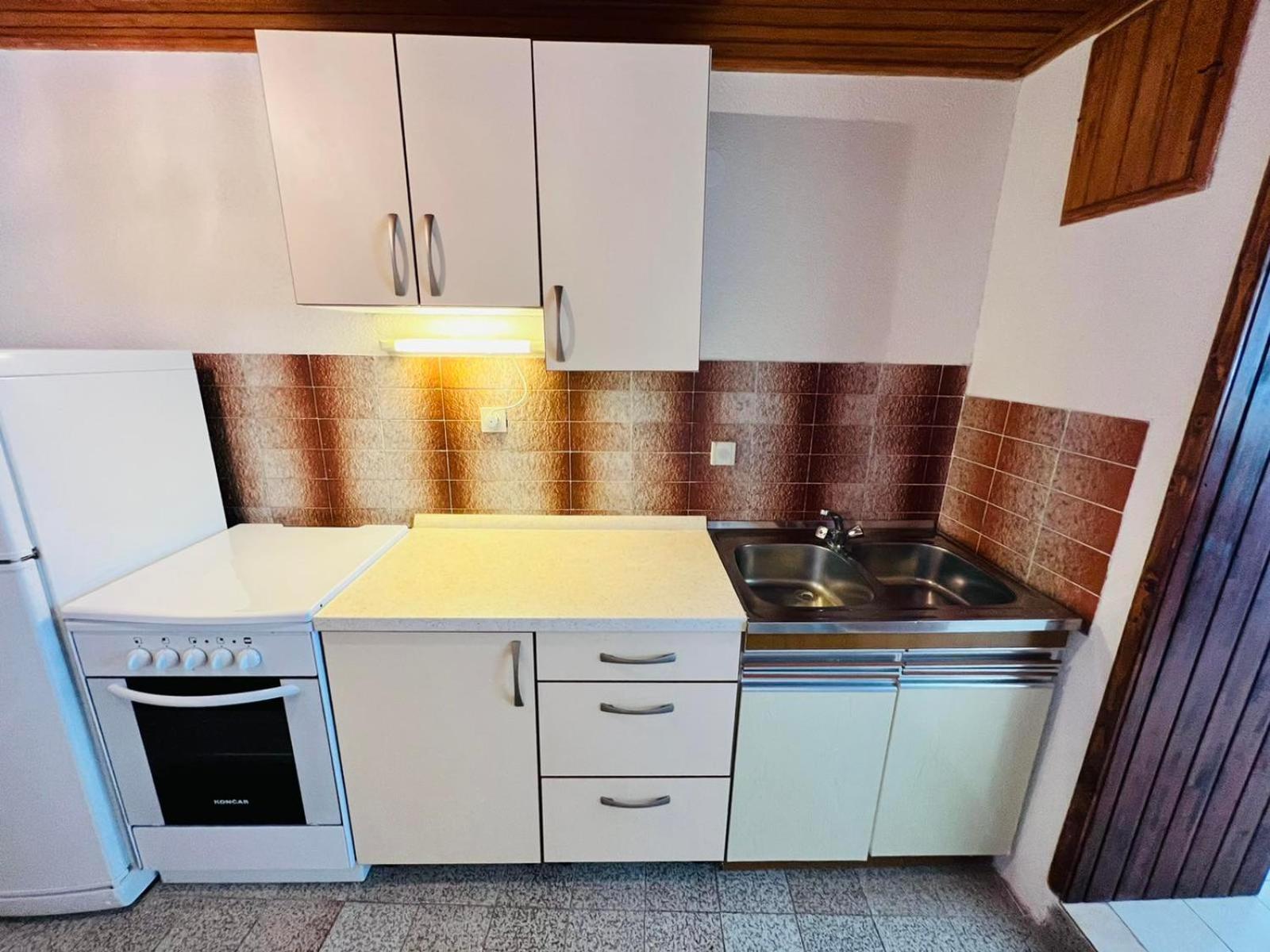 Sea Breeze Apartments With Private Beach And Boat Anchorage Stara Novalja Kamer foto