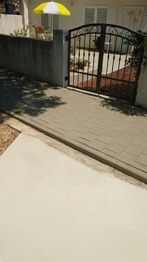 Sea Breeze Apartments With Private Beach And Boat Anchorage Stara Novalja Buitenkant foto